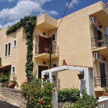 Artemis Rooms Agia Marina  외부 사진