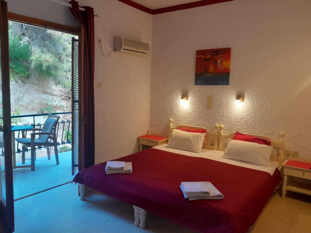 Artemis Rooms Agia Marina  외부 사진