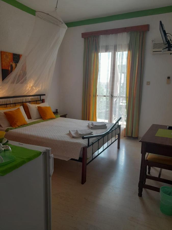 Artemis Rooms Agia Marina  외부 사진