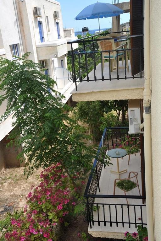 Artemis Rooms Agia Marina  외부 사진