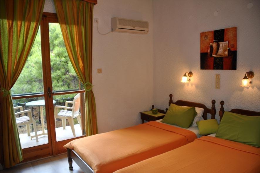 Artemis Rooms Agia Marina  객실 사진