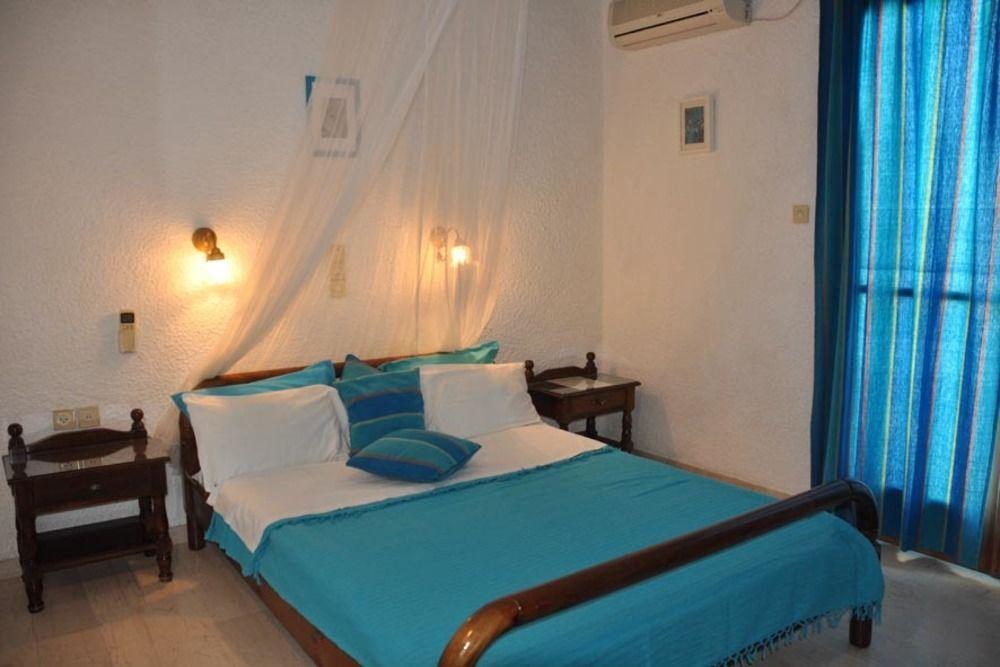 Artemis Rooms Agia Marina  외부 사진