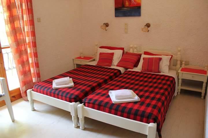 Artemis Rooms Agia Marina  외부 사진