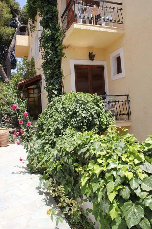 Artemis Rooms Agia Marina  외부 사진