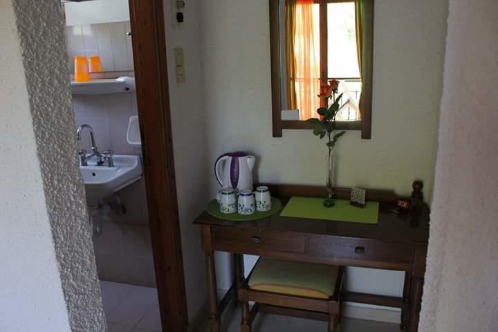 Artemis Rooms Agia Marina  외부 사진