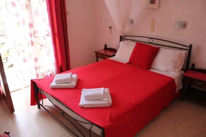 Artemis Rooms Agia Marina  외부 사진