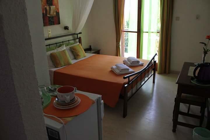 Artemis Rooms Agia Marina  외부 사진