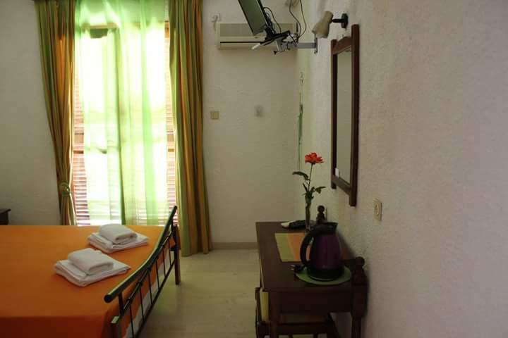 Artemis Rooms Agia Marina  외부 사진